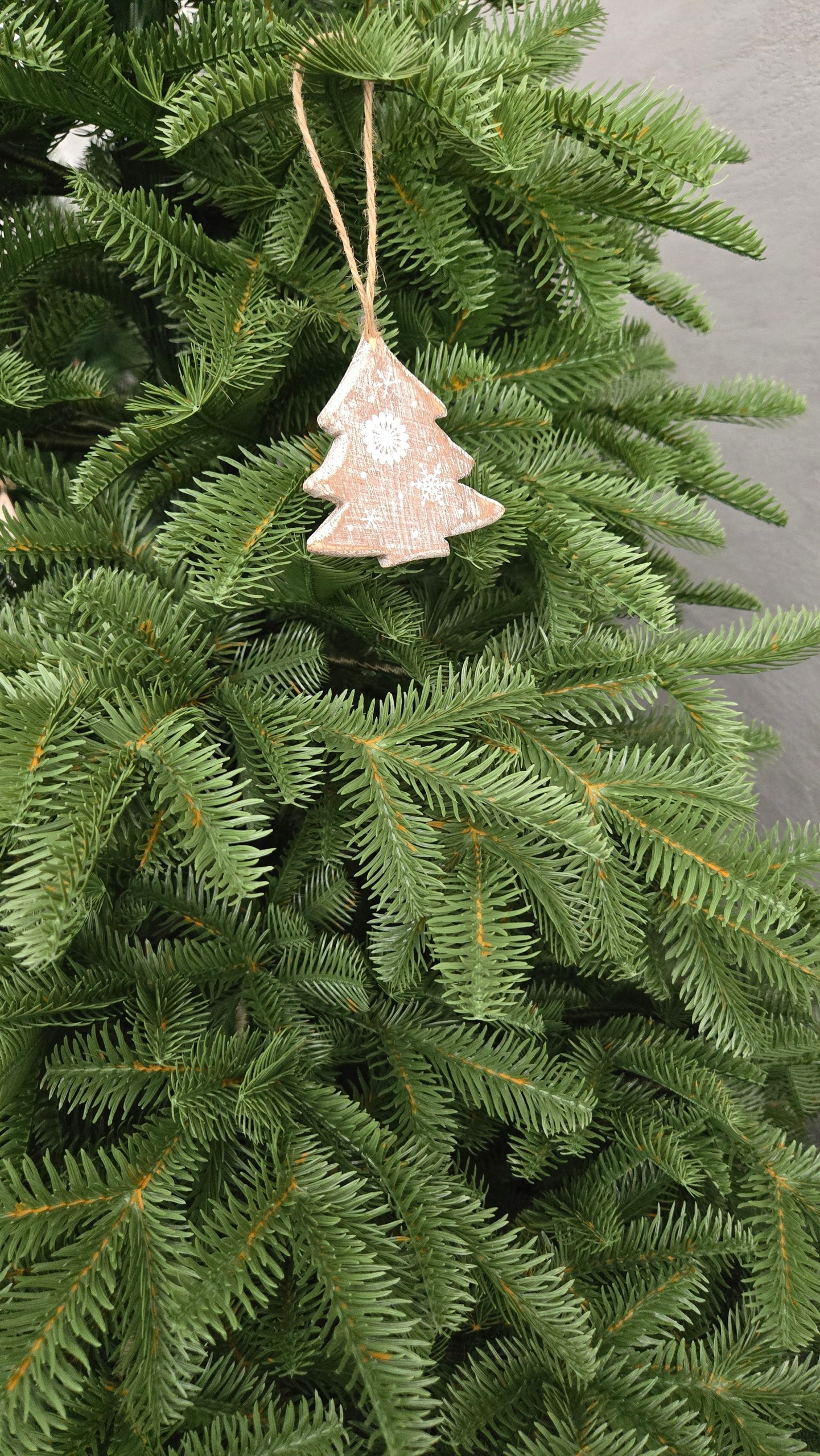 Choinka Sztuczna Jak Żywa Jodła 2D PE Olive Glow 130cm - obrazek 4