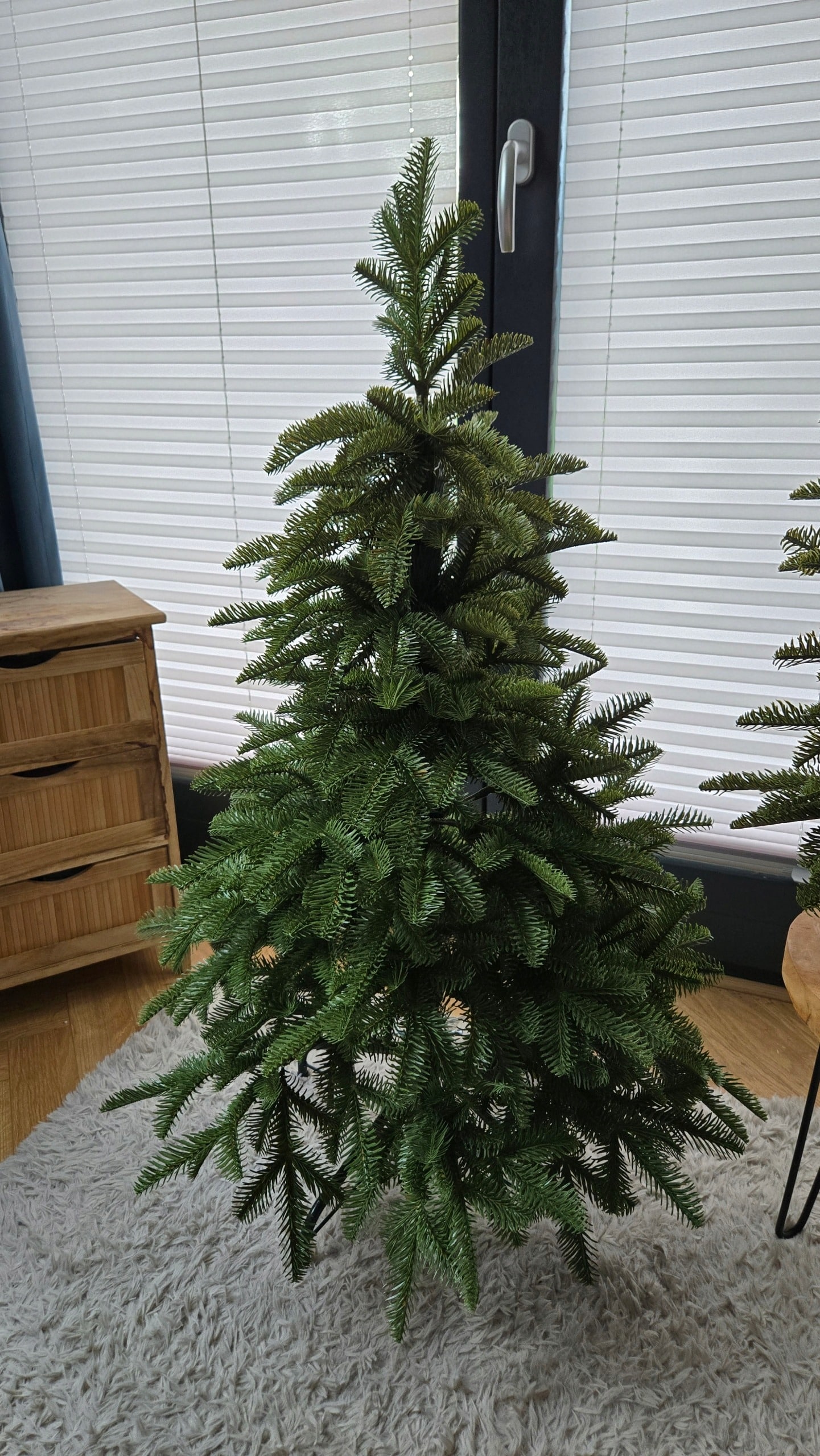 Choinka Sztuczna Jak Żywa Jodła 2D PE Olive Glow 130cm - obrazek 7