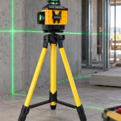 Poziomica laserowa krzyżowa na żółtym statywie z zielonymi liniami lasera