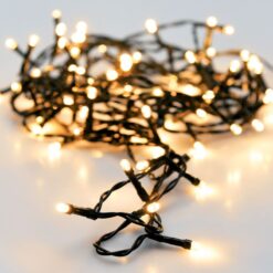 Świecące lampki choinkowe LED na ciemnozielonym przewodzie